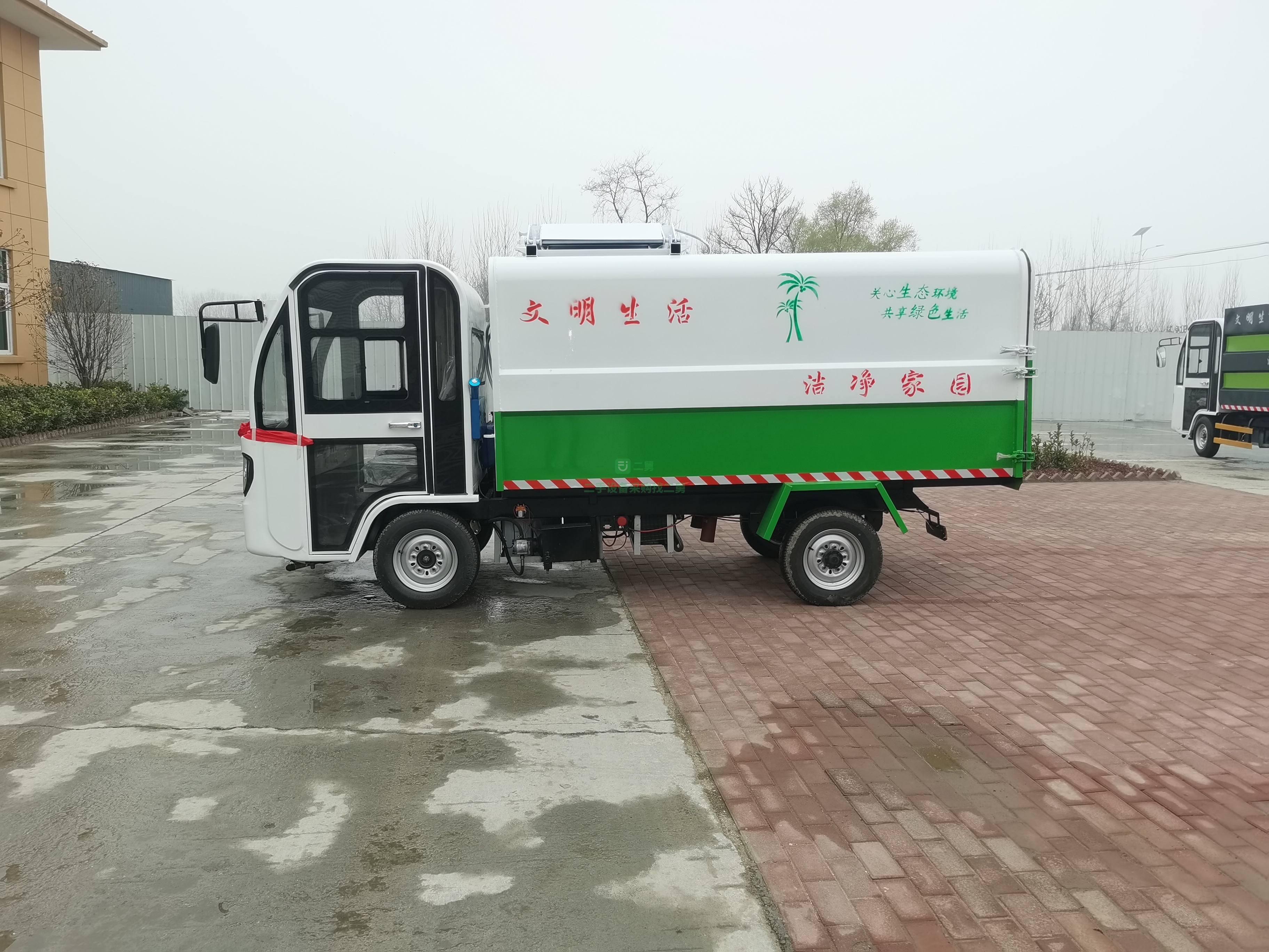 出售一臺電動掛桶垃圾車5立方新能源電動掛桶垃圾車
