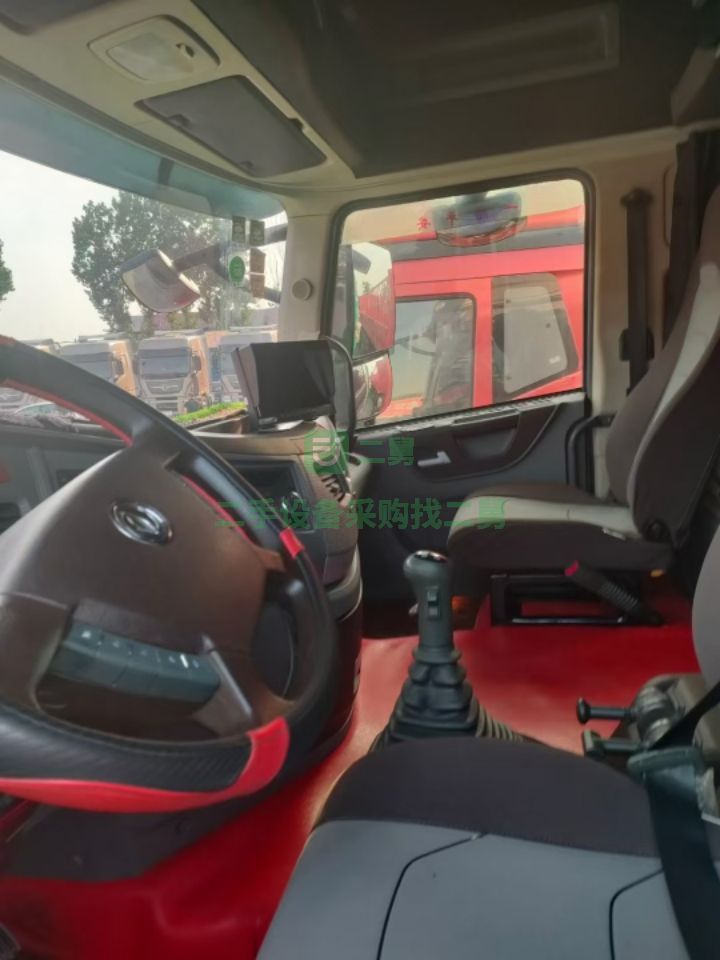 出售二手九成新 的東風(fēng)天龍560馬力牽引車，帶四路影像長途車，內(nèi)飾完美