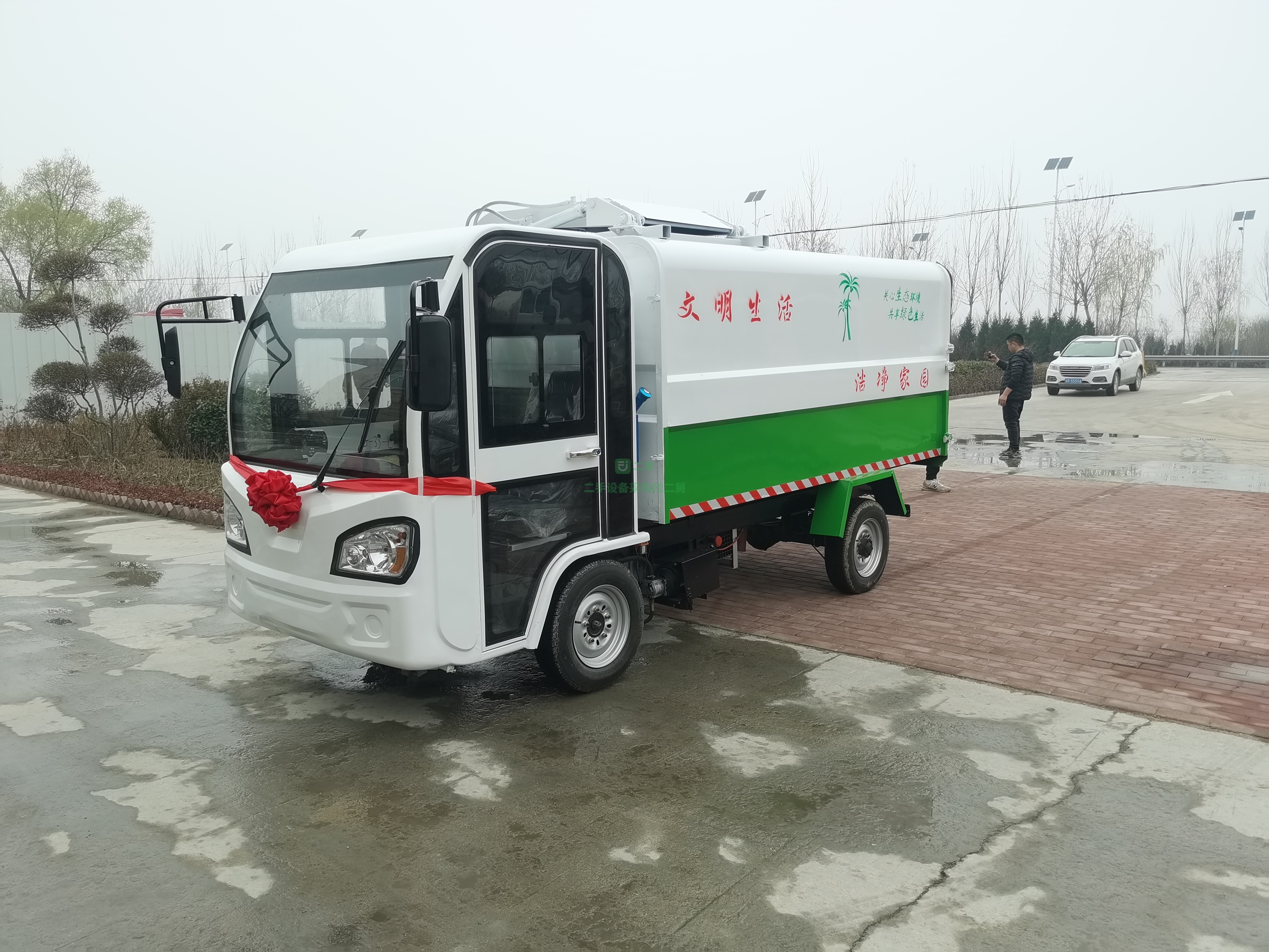 出售一臺電動掛桶垃圾車5立方新能源電動掛桶垃圾車