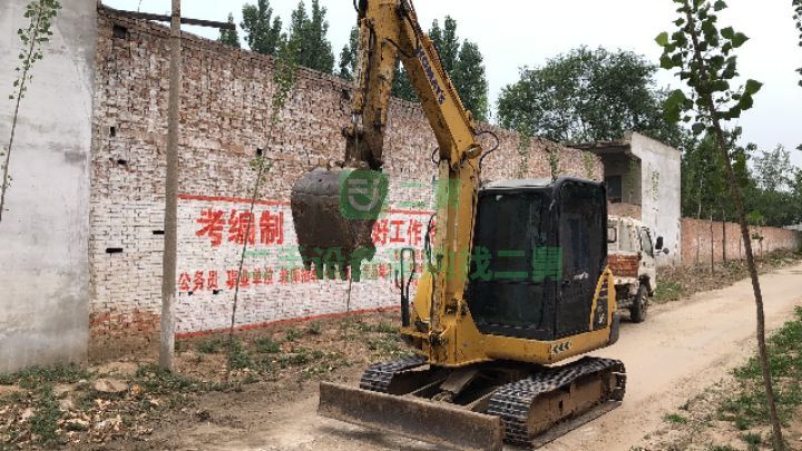 出售二手的九成新的小松56挖溝機