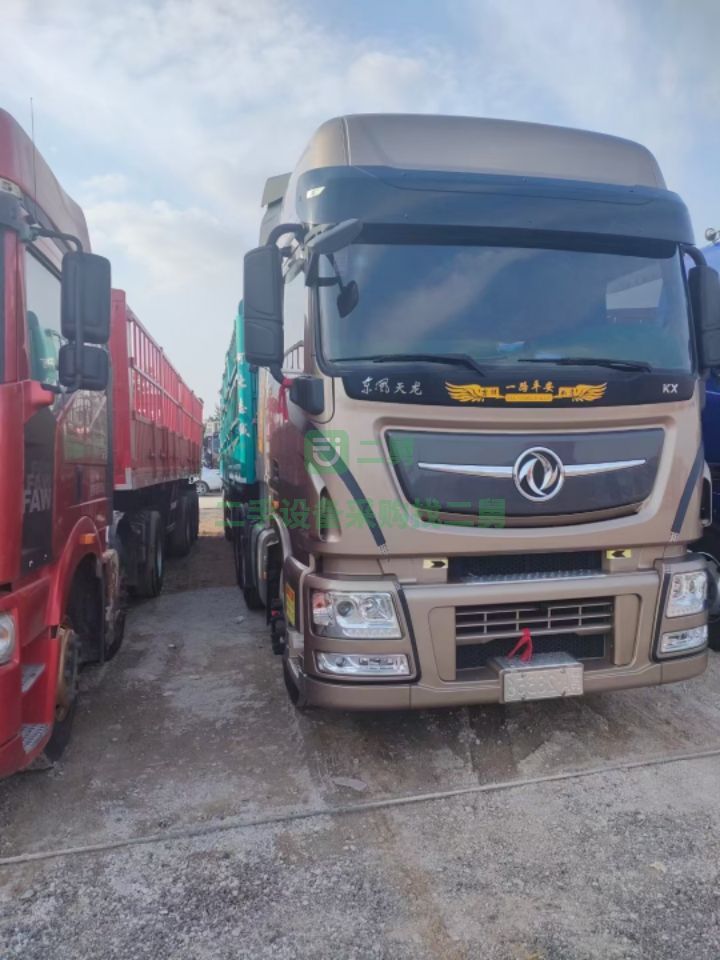 出售二手九成新 的東風(fēng)天龍560馬力牽引車，帶四路影像長途車，內(nèi)飾完美