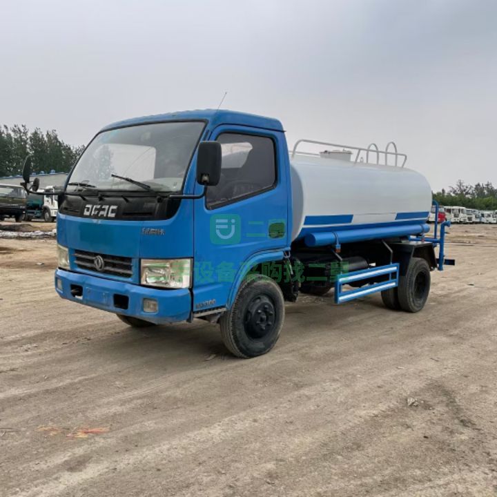 低價(jià)出售東風(fēng)福瑞卡五立方灑水車