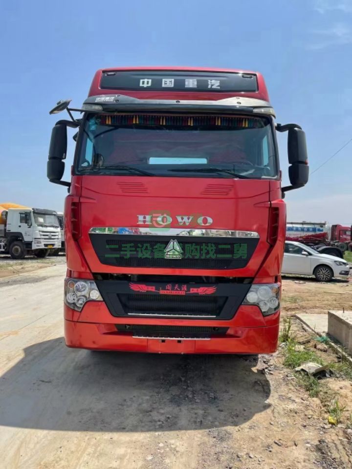 出售二手20年額重汽豪沃T7/460馬力牽引車