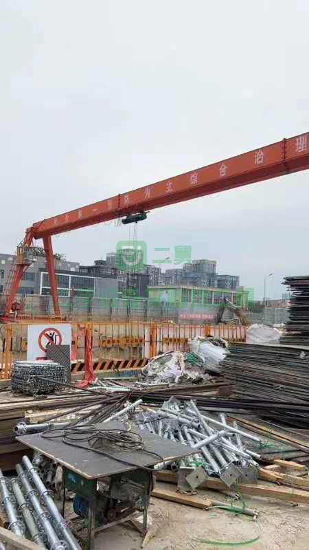 出售10加10噸全包箱龍門吊，跨度39.3米加4米，有效起升高度9米，2020年4月投入使用