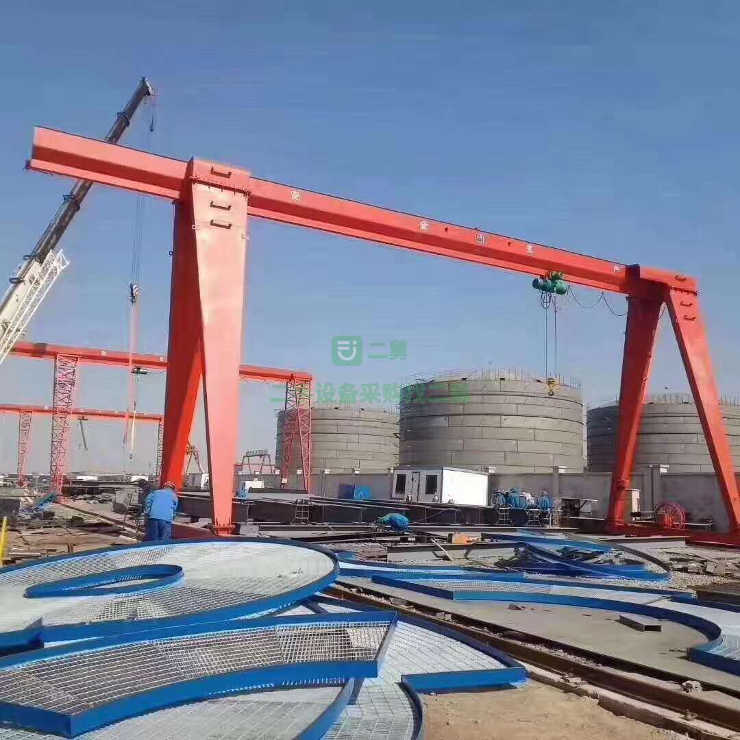 出售五噸龍門吊，跨度12.5+4米，腿高6.5米，帶48米軌道，上包下花式，兩個(gè)電動(dòng)葫蘆