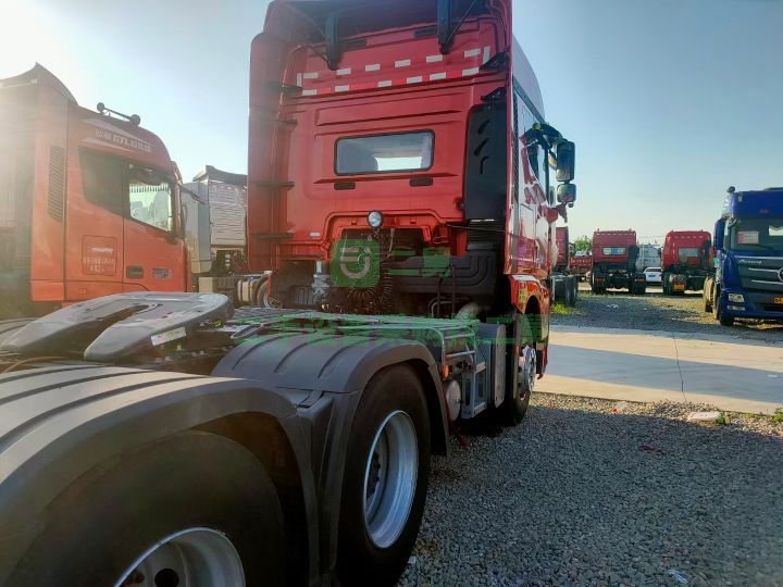 出售二手九成新的解放JH6濰柴550馬力牽引車