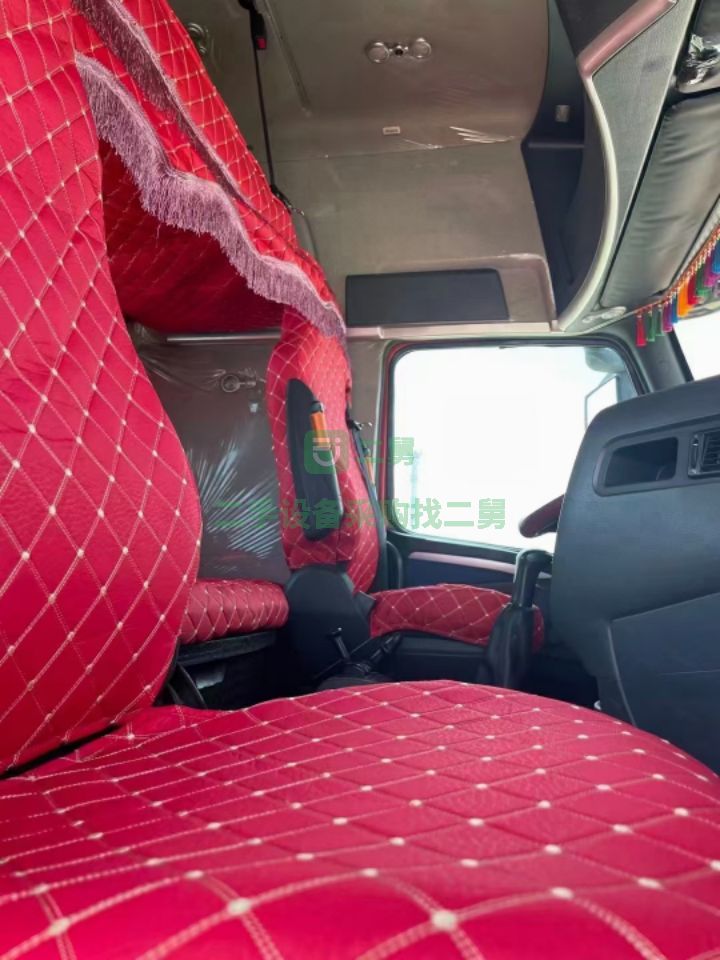 出售二手20年額重汽豪沃T7/460馬力牽引車