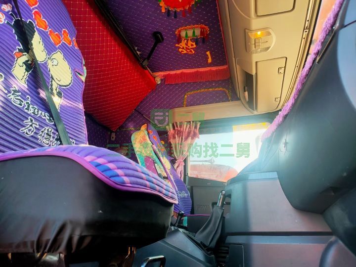 出售二手九成新的解放JH6濰柴550馬力牽引車