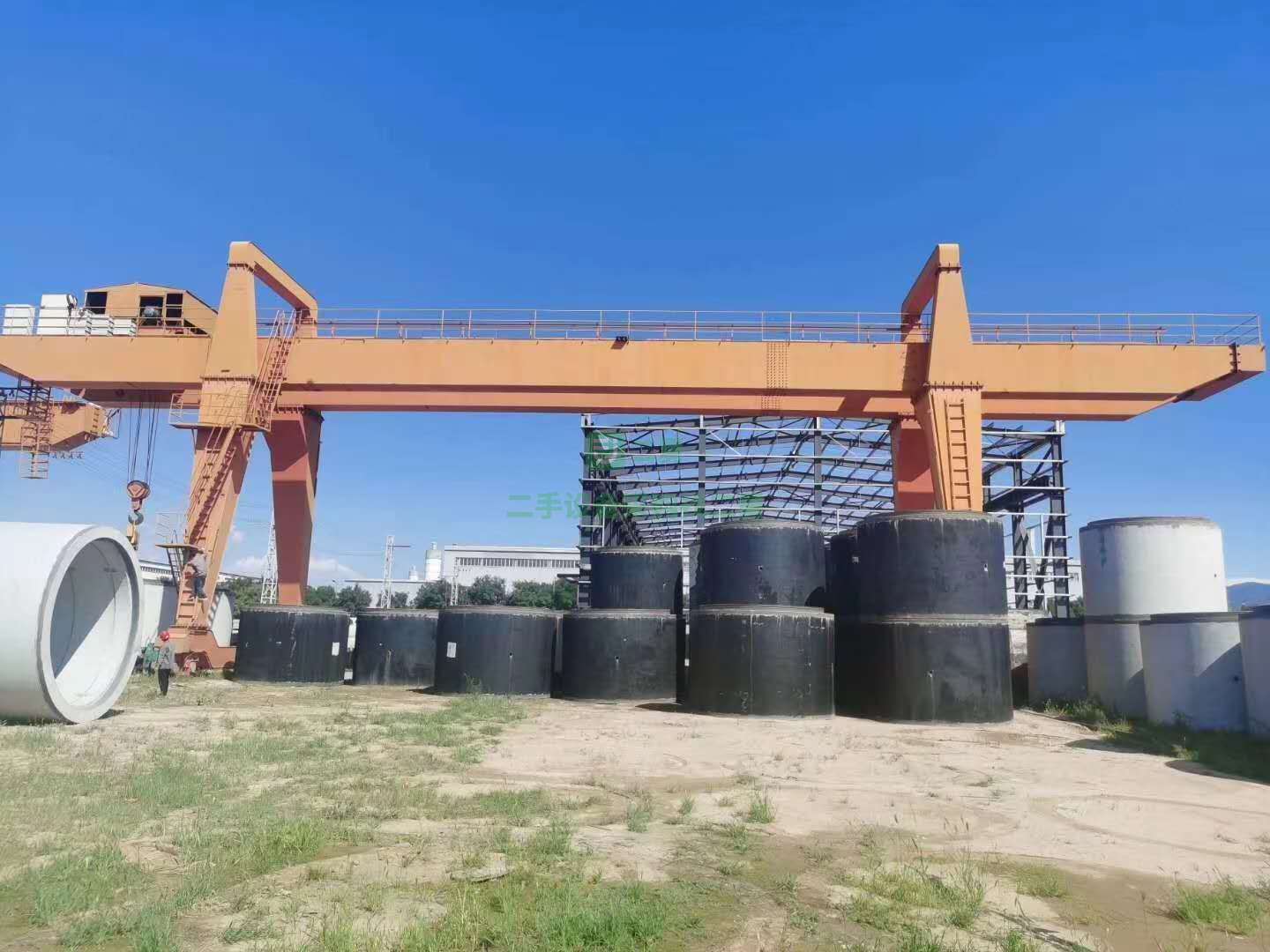 出售一臺二手32噸龍門吊，雙梁門式起重機，跨度30米，外宣各9米
