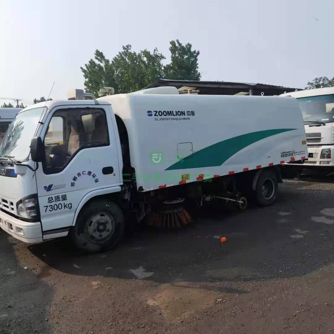 出售四臺二手國四小型洗掃車掃地車