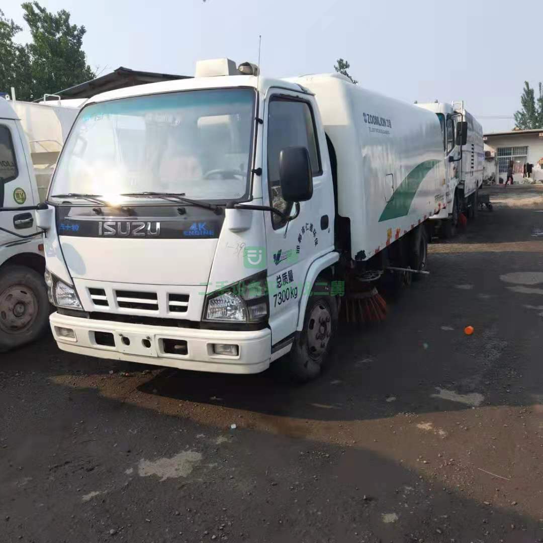 出售四臺二手國四小型洗掃車掃地車