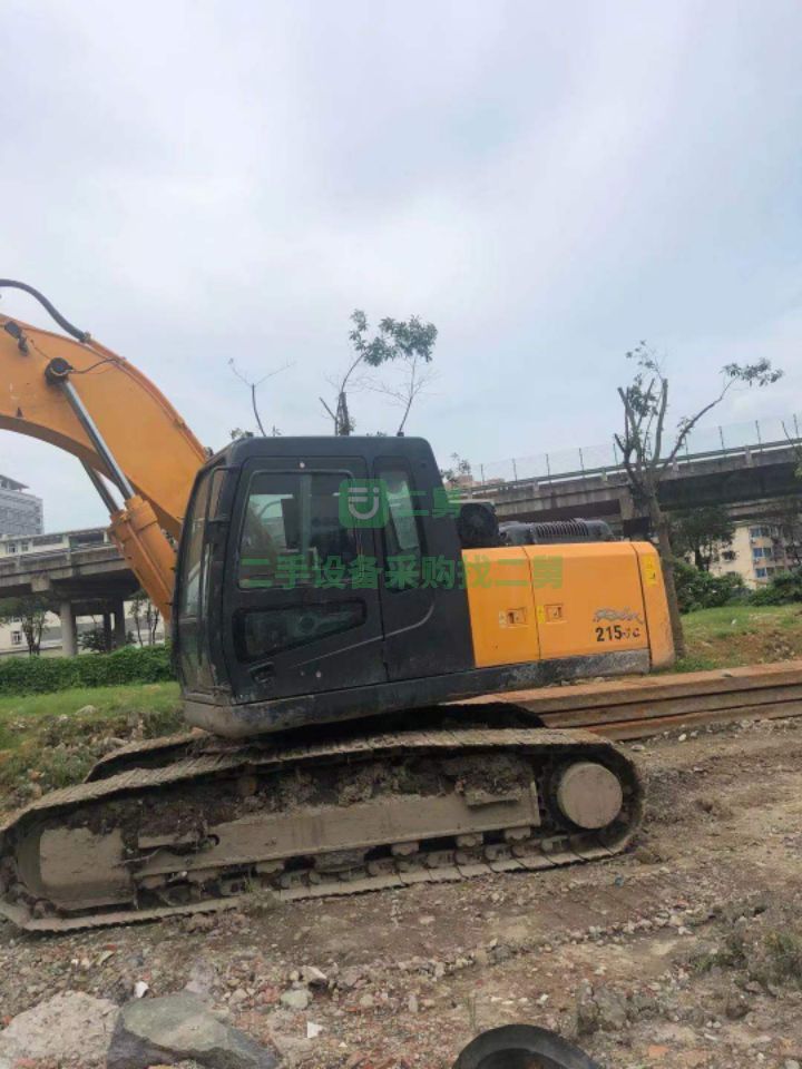 出售二手九成新的現(xiàn)代215-7黑金剛挖掘機(jī)