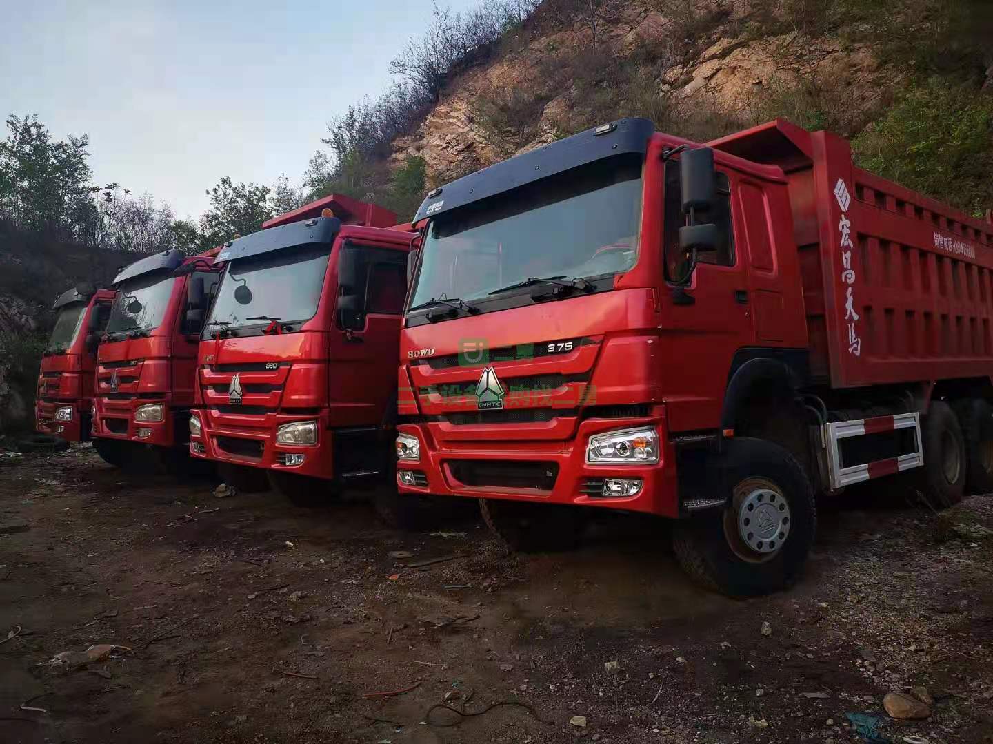 出售18---19年礦山訂制版豪沃/歐曼自卸車，箱長5.6---6米