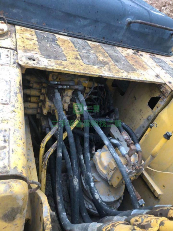 出售12年極品小松200-8挖掘機車況免檢，老板急賣