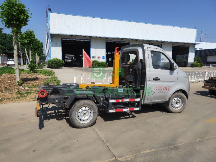 山東出售二手九成新的長安垃圾桶鉤臂車