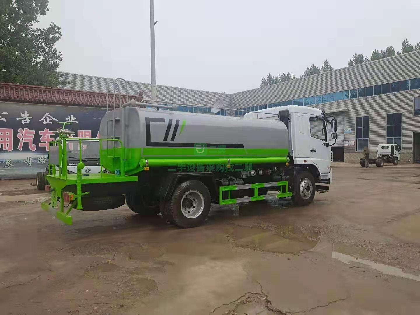 出售一臺東風華神12立方灑水車，玉柴發動機165馬力