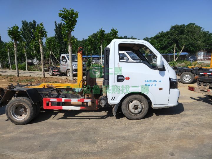 山東出售二手九成新的長安垃圾桶鉤臂車
