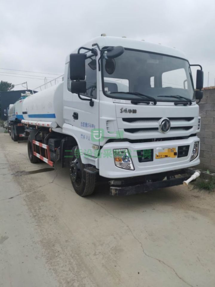 出售20年4月東風華神12立方灑水車，帶30型柴油霧炮