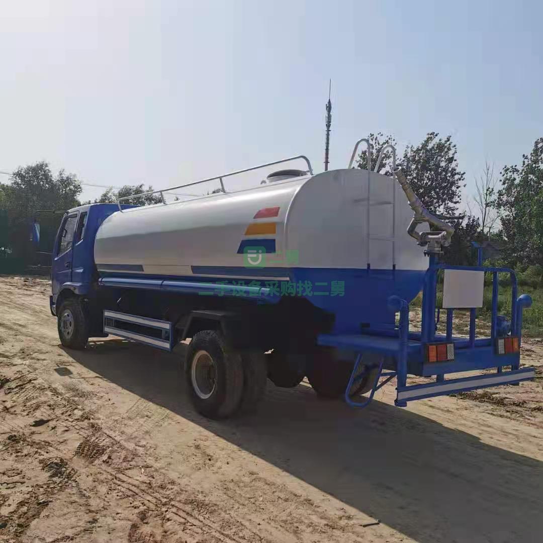 出售一臺五方的灑水車前噴后灑全新上裝