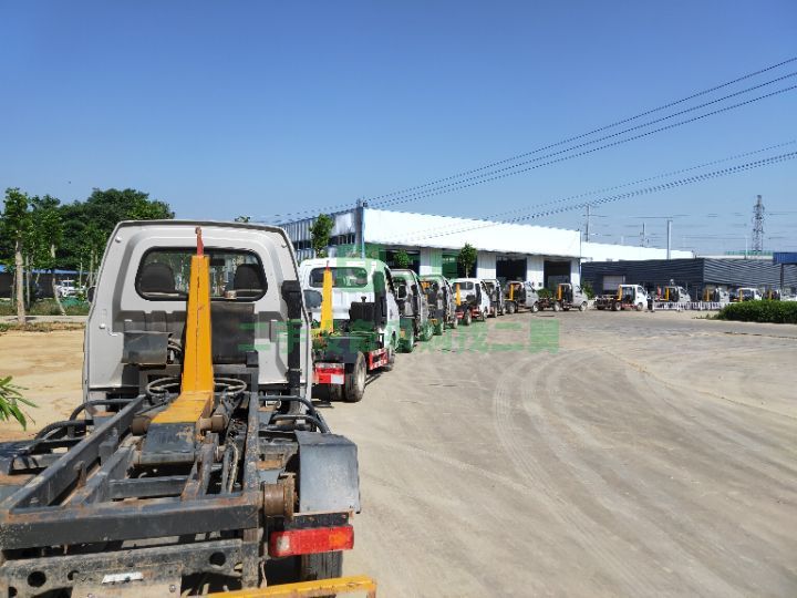 山東出售二手九成新的長安垃圾桶鉤臂車