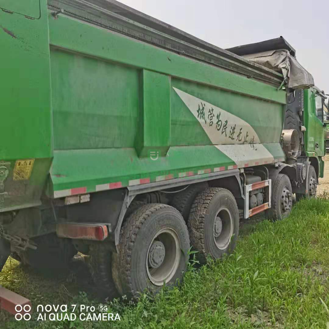 出售一臺19年國五10月聯(lián)合LNG燒氣車自卸車，5.6米大箱