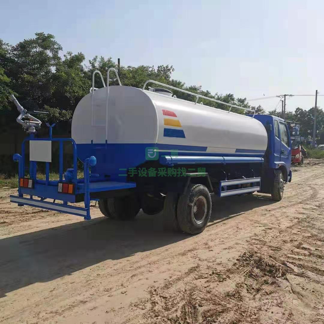 出售一臺五方的灑水車前噴后灑全新上裝