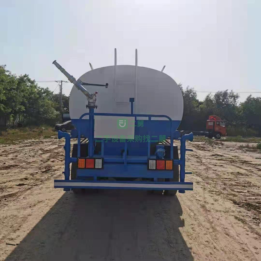 出售一臺五方的灑水車前噴后灑全新上裝