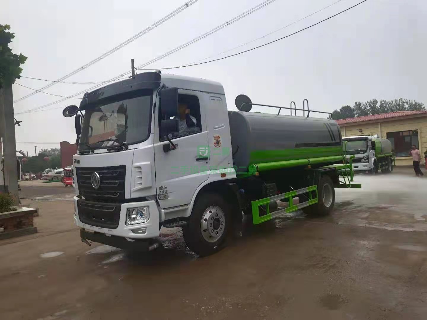 出售一臺東風華神12立方灑水車，玉柴發動機165馬力