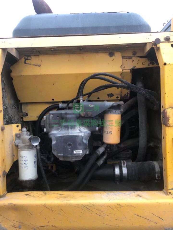 出售12年極品小松200-8挖掘機車況免檢，老板急賣