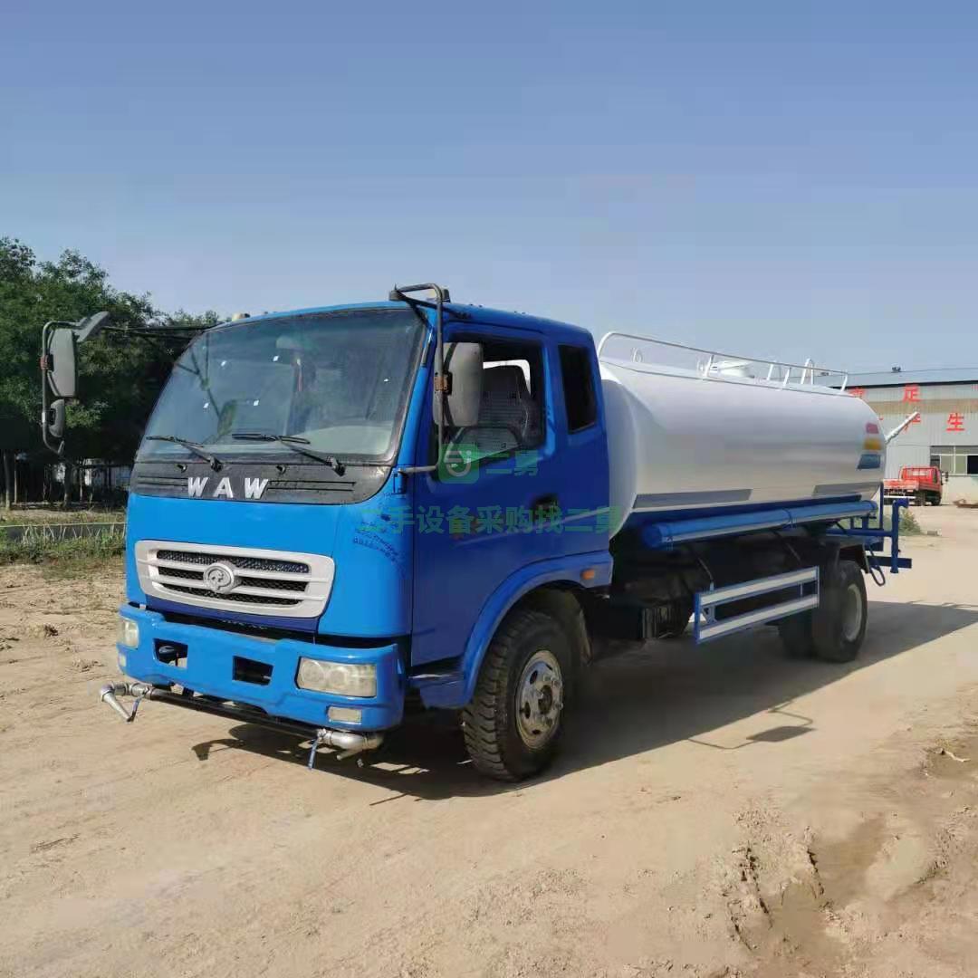 出售一臺五方的灑水車前噴后灑全新上裝