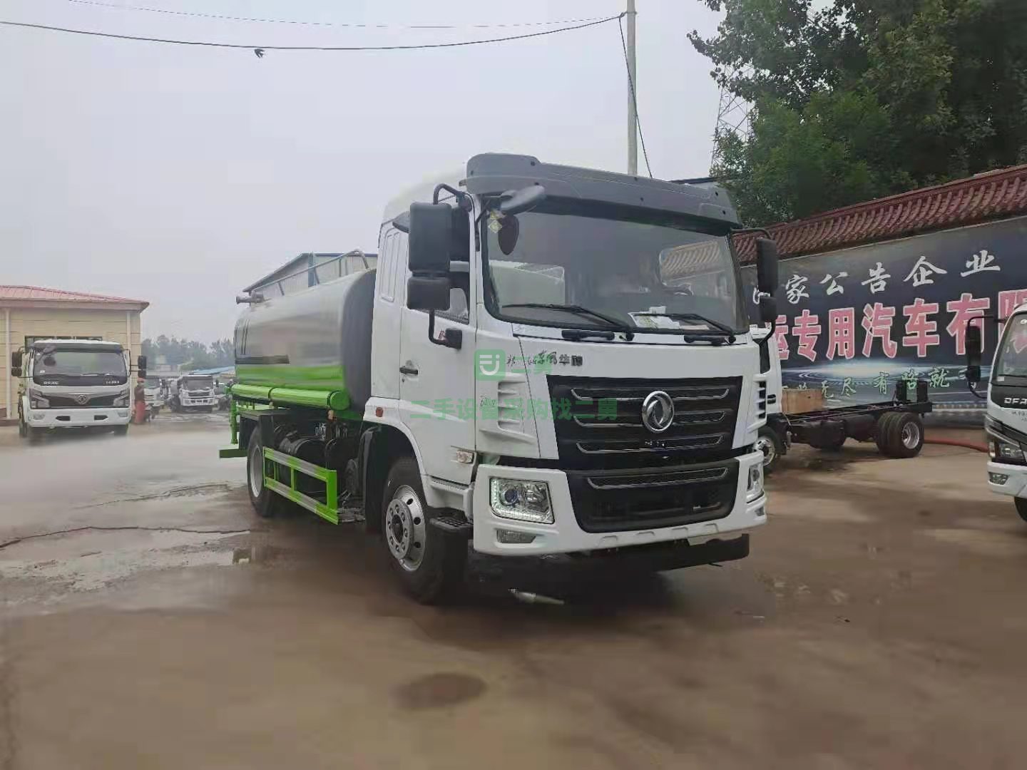 出售一臺東風華神12立方灑水車，玉柴發動機165馬力