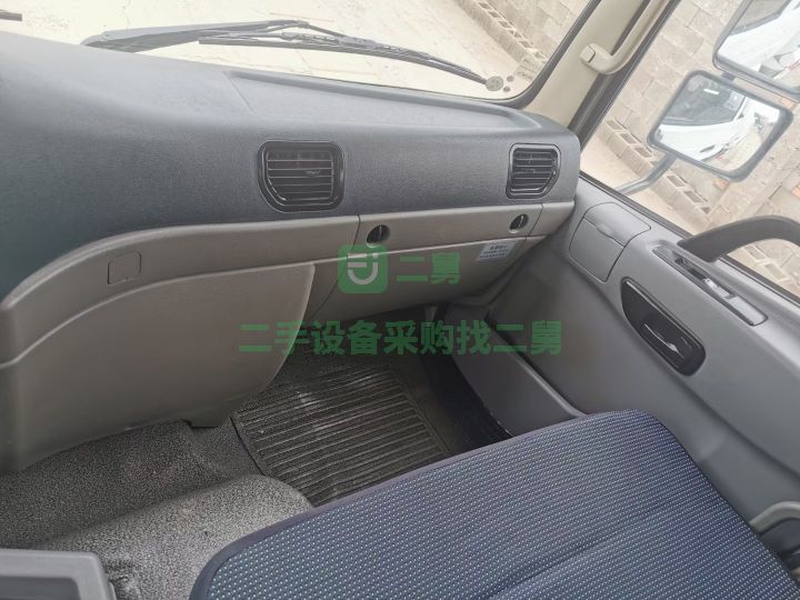 出售20年4月東風華神12立方灑水車，帶30型柴油霧炮