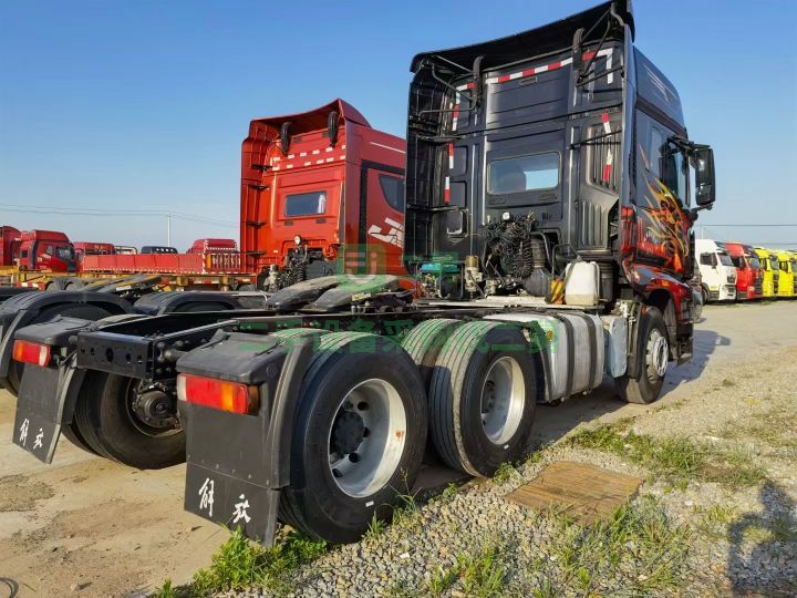 出售解放J7公司扣押精品車550馬力牽引車