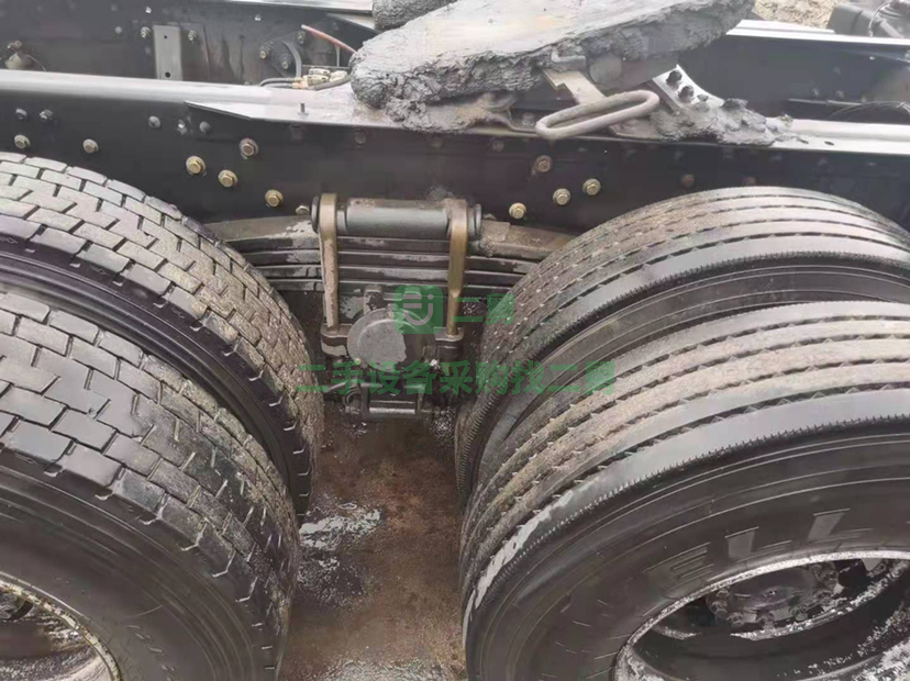 出售二手的國四解放460馬力牽引車