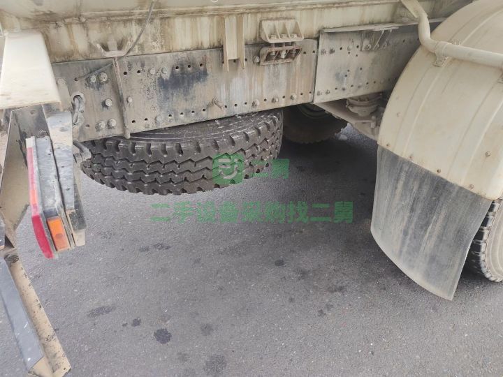 出售二手九成新的國五解放J6散裝水泥罐車