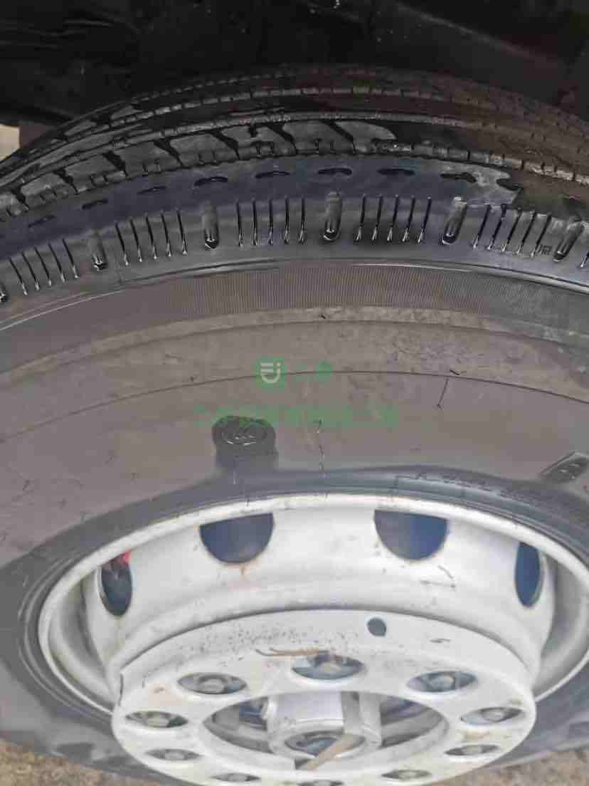 出售二手的國四解放460馬力牽引車