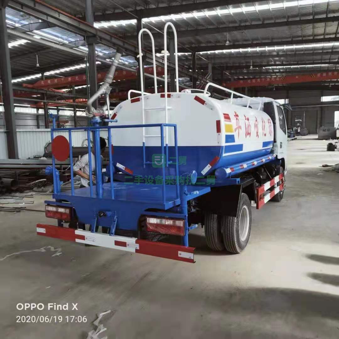 出售一臺全新國六五方灑水車  藍牌黃牌都可以