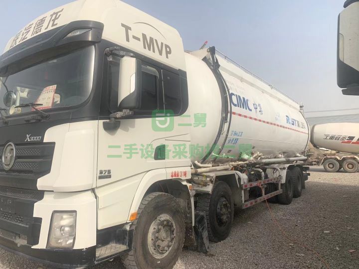 出售二手九成新的國五解放J6散裝水泥罐車