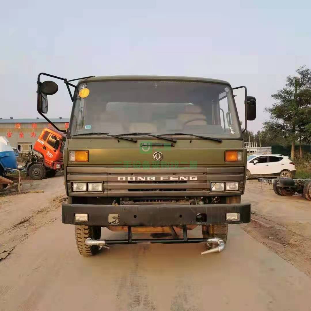 出售一臺極品庫存退役軍用底盤灑水車，六缸康明斯