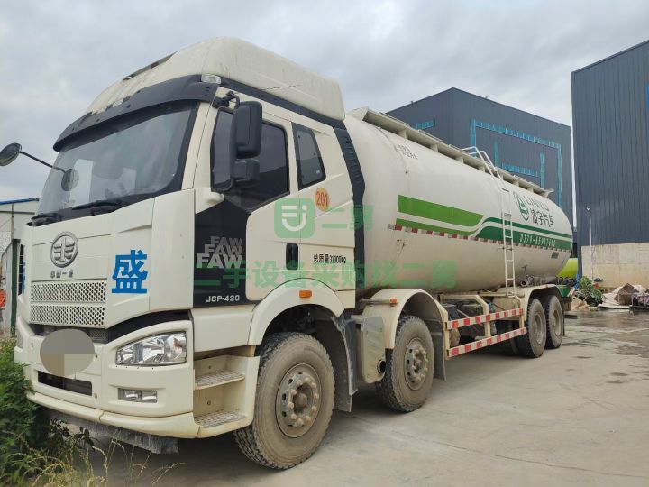 出售二手九成新的國五解放J6散裝水泥罐車