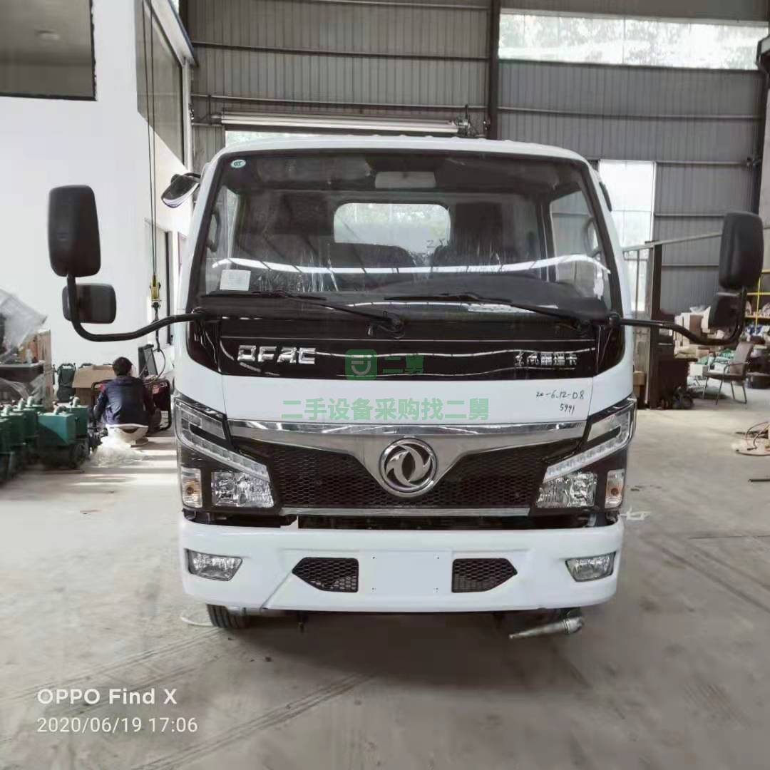 出售一臺全新國六五方灑水車  藍牌黃牌都可以