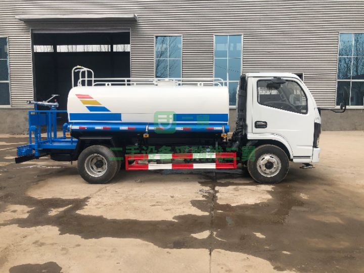山東出售國六排放標準東風5立方灑水車