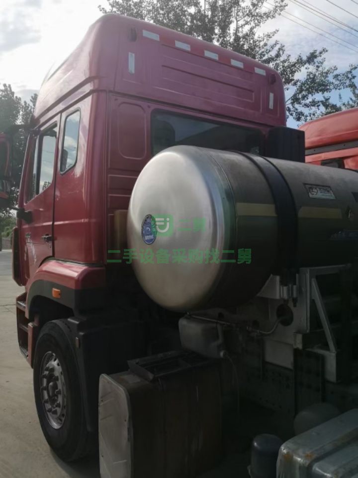 出售一臺豪瀚430馬力天然氣牽引車，18年11月全保險，車況原版精品