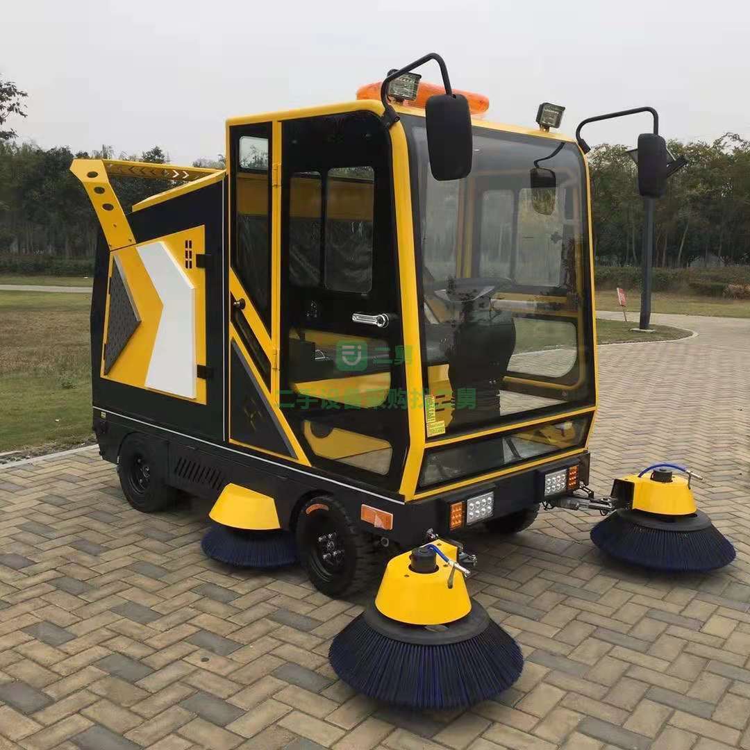 出售電動清掃車前邊刷自由伸縮雙風機雙吸塵雙濾芯大容量水箱前置降塵噴霧