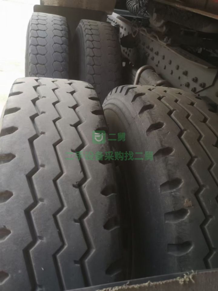 出售一臺豪瀚430馬力天然氣牽引車，18年11月全保險，車況原版精品
