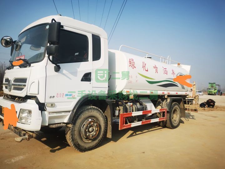 出售二手九成新的東風專用底盤園林綠化環(huán)保灑水車
