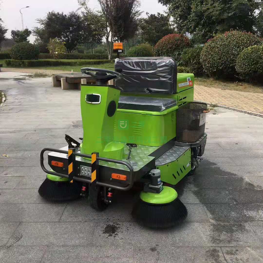 出售電動清掃車前邊刷自由伸縮雙風機雙吸塵雙濾芯大容量水箱前置降塵噴霧