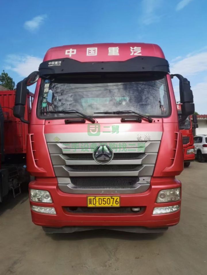 出售一臺豪瀚430馬力天然氣牽引車，18年11月全保險，車況原版精品