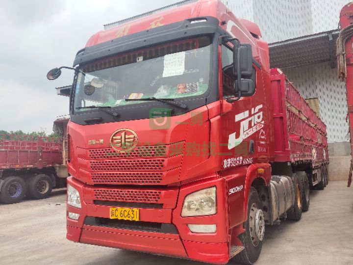 急售二手九成新的青島解放JH6500馬力牽引車
