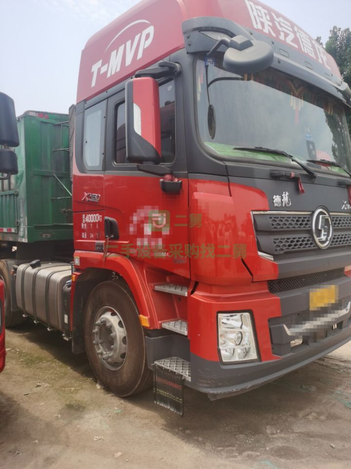 山東出售二手九成新的德龍x3000/460馬力牽引車